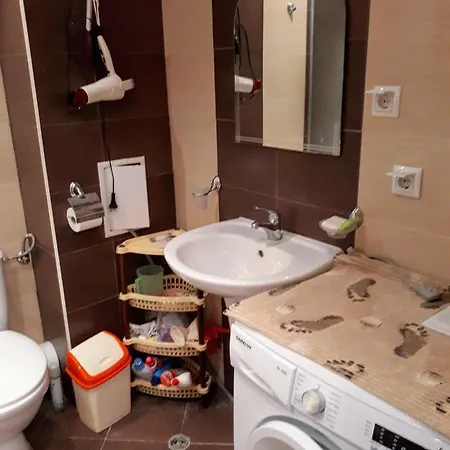 Plaza Apartment *